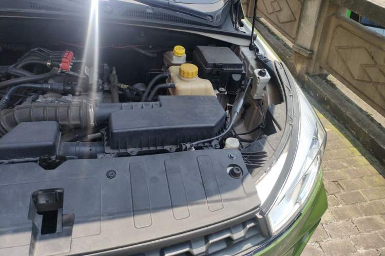 Used Wuling Hongguang S3 2018 1.5L Manual Standard Version China V Standard Engine Bay Left