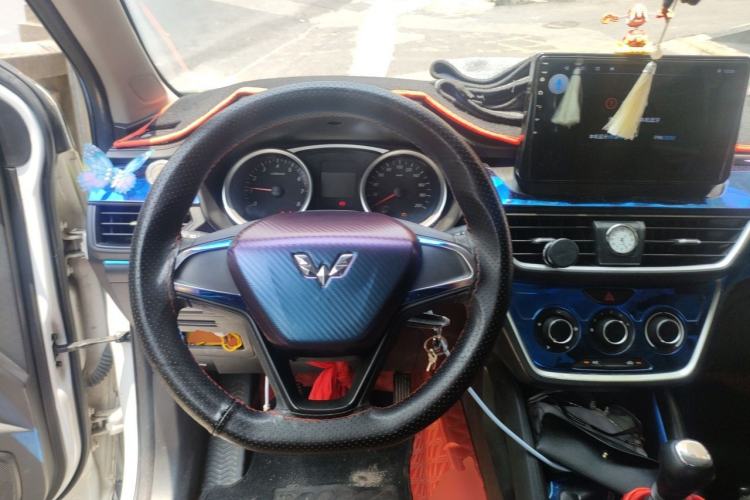 Used Wuling Hongguang S3 2018 1.5L Manual Standard Version China V Standard Steering Wheel