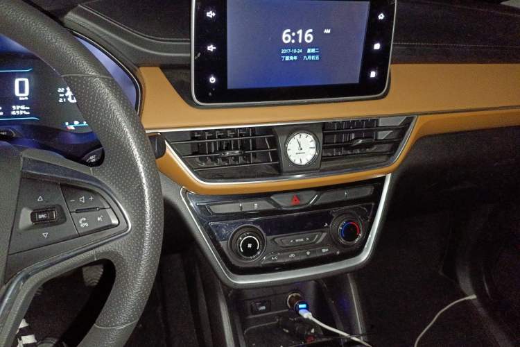 Used Wuling Hongguang S3 2018 1.5T Manual Luxury Model China V Standard Audio And AC Panel