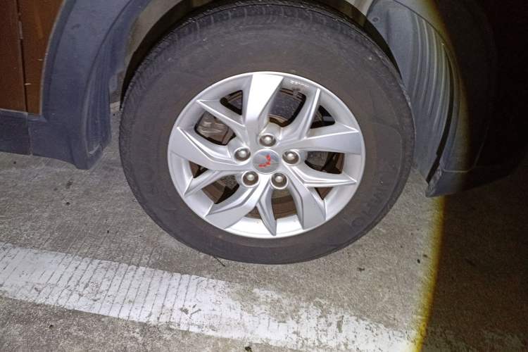 Used Wuling Hongguang S3 2018 1.5T Manual Luxury Model China V Standard Right Front Wheel Hub