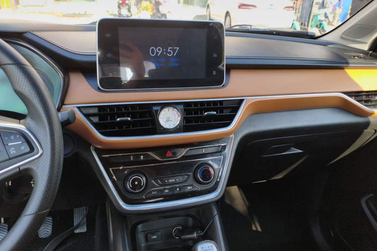 Used Wuling Hongguang S3 2018 1.5L Manual Luxury Model China V Standard Audio And AC Panel