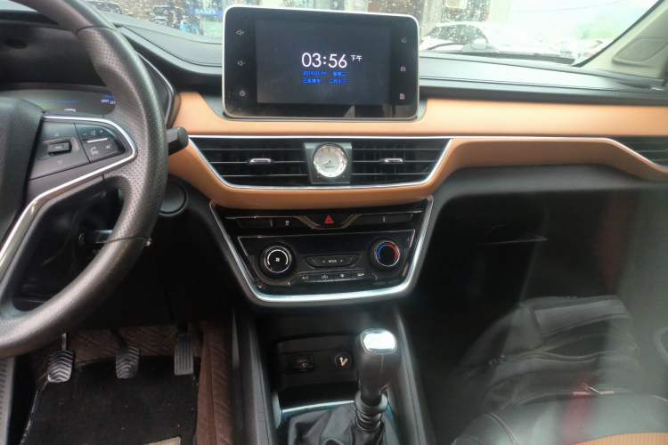 Used Wuling Hongguang S3 2018 1.5T Manual Luxury Model China V Standard Audio And AC Panel