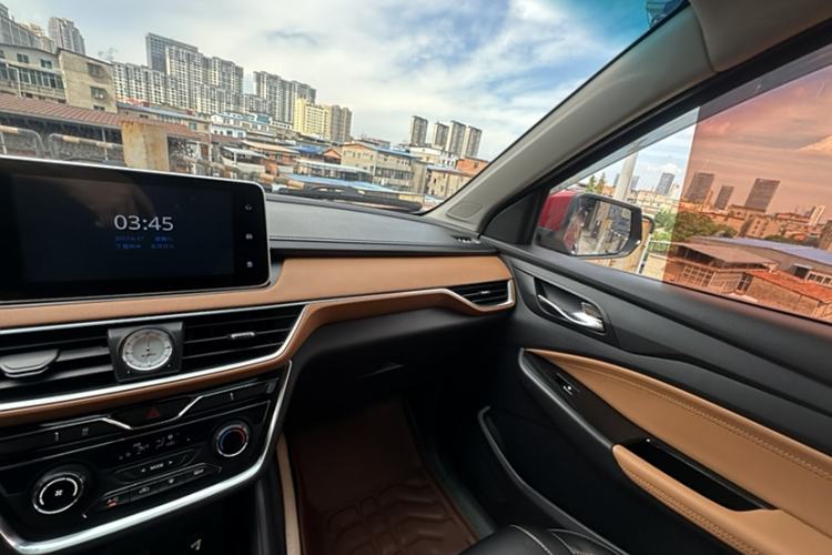Used Wuling Hongguang S3 2018 1.5L Manual Luxury Model China V Standard Audio And AC Panel