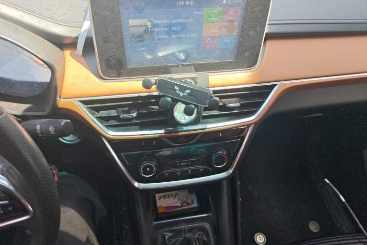 Used Wuling Hongguang S3 2018 1.5L Manual Luxury Model China V Standard Audio And AC Panel