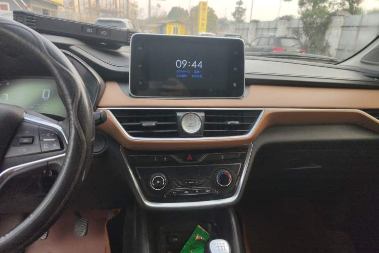 Used Wuling Hongguang S3 2018 1.5L Manual Luxury Model China V Standard Audio And AC Panel