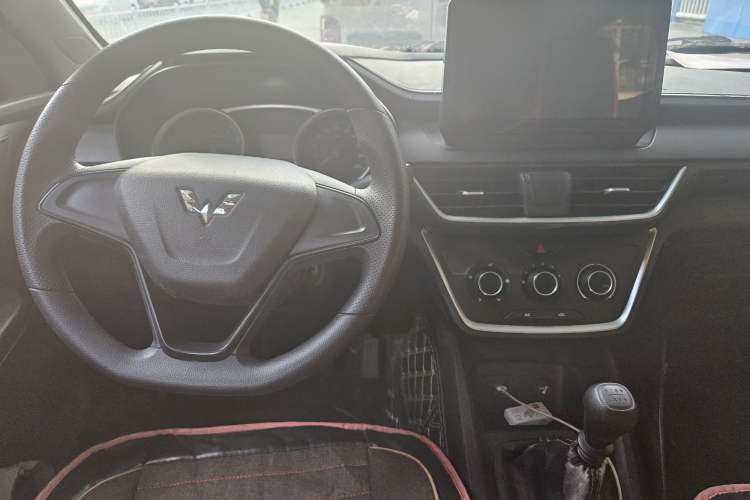 Used Wuling Hongguang S3 2018 1.5L Manual Standard Version China V Standard Center Console