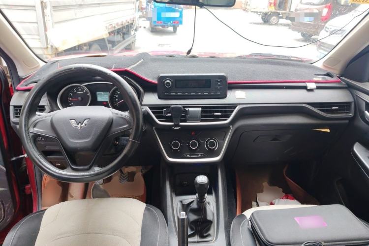 Used Wuling Hongguang S3 2018 1.5L Manual Standard Version China V Standard Center Console