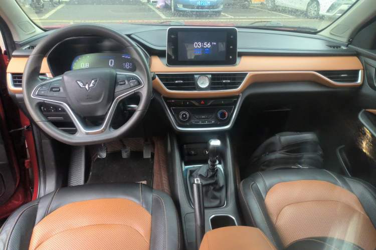 Used Wuling Hongguang S3 2018 1.5T Manual Luxury Model China V Standard Center Console