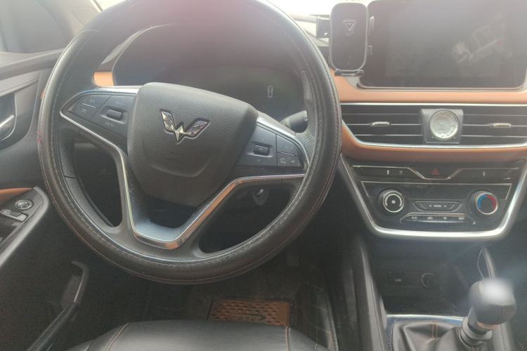 Used Wuling Hongguang S3 2018 1.5T Manual Luxury Model China V Standard Center Console