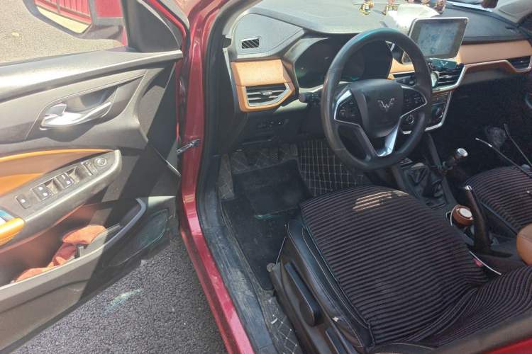 Used Wuling Hongguang S3 2018 1.5L Manual Luxury Model China V Standard Driver Seat