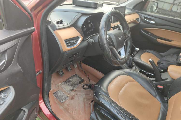 Used Wuling Hongguang S3 2018 1.5L Manual Luxury Model China V Standard Driver Seat