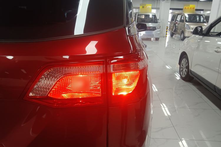 Used Wuling Hongguang S3 2018 1.5L Manual Luxury Model China V Standard Exterior 6