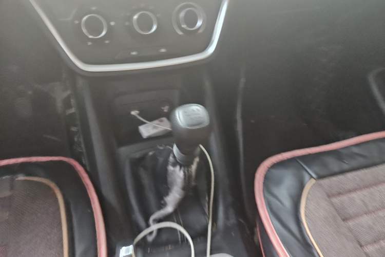 Used Wuling Hongguang S3 2018 1.5L Manual Standard Version China V Standard Gear Lever