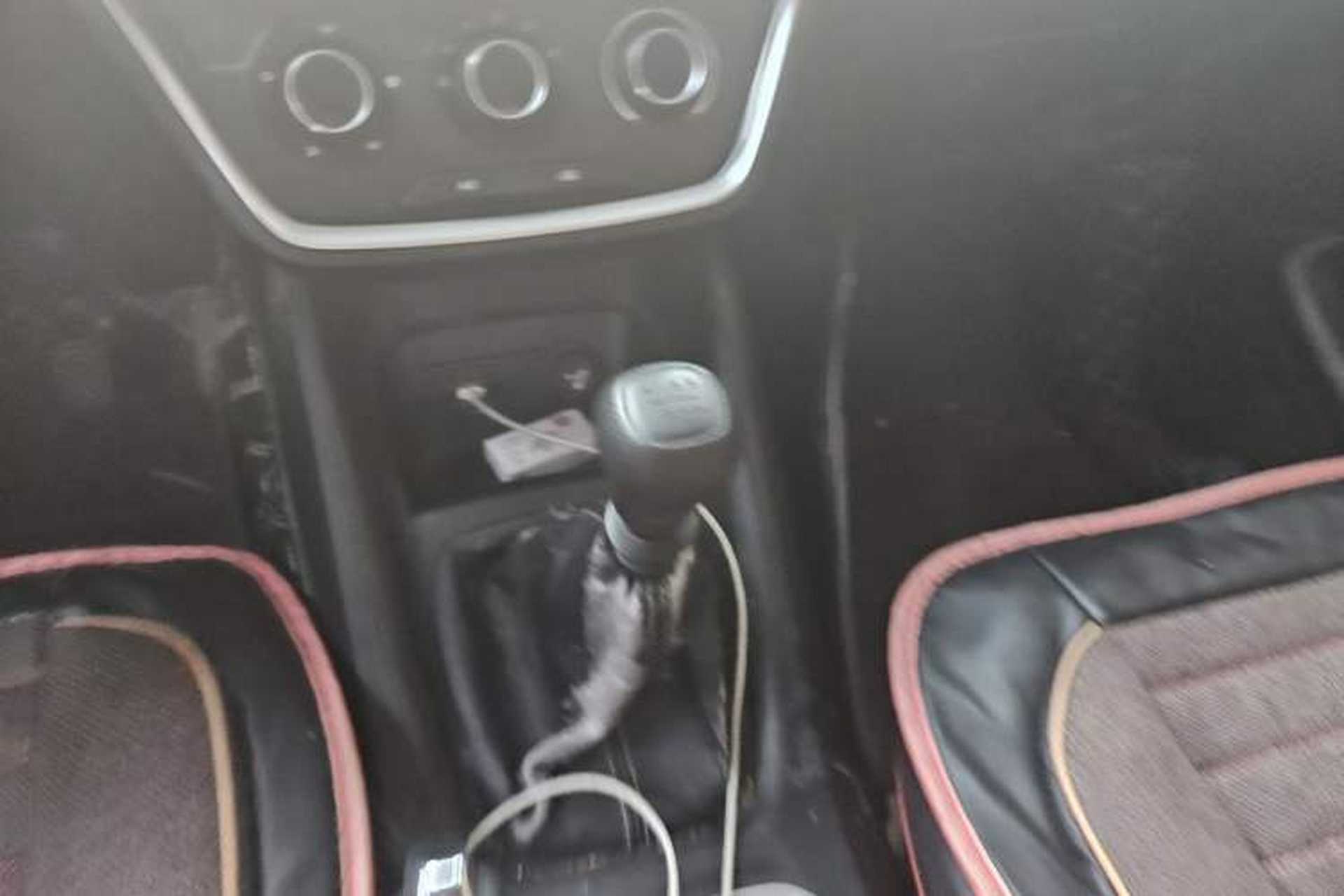 Used Wuling Hongguang S3 2018 1.5L Manual Standard Version China V Standard Gear Lever