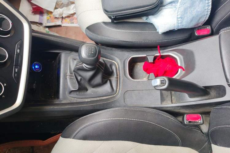 Used Wuling Hongguang S3 2018 1.5L Manual Standard Version China V Standard Gear Lever