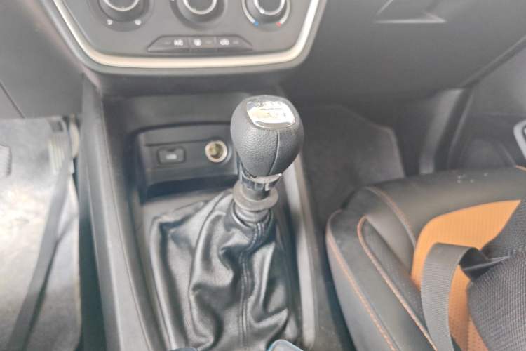 Used Wuling Hongguang S3 2018 1.5L Manual Comfort Model China V Standard Gear Lever