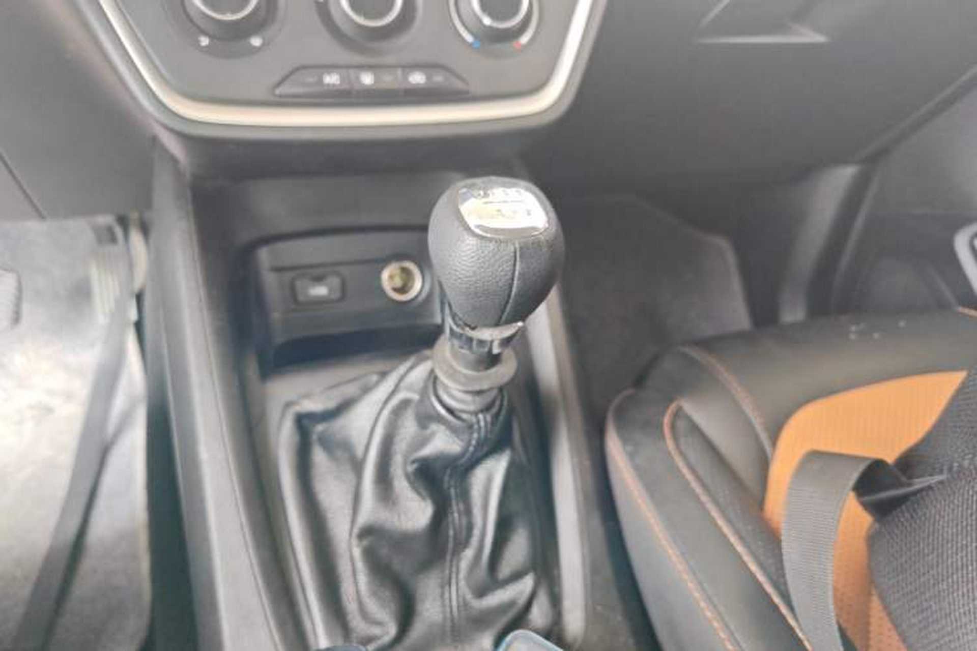 Used Wuling Hongguang S3 2018 1.5L Manual Comfort Model China V Standard Gear Lever