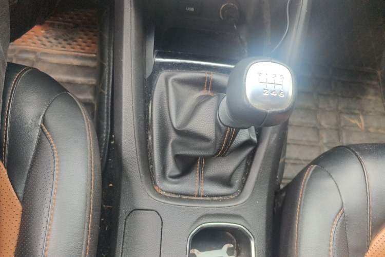 Used Wuling Hongguang S3 2018 1.5T Manual Luxury Model China V Standard Gear Lever