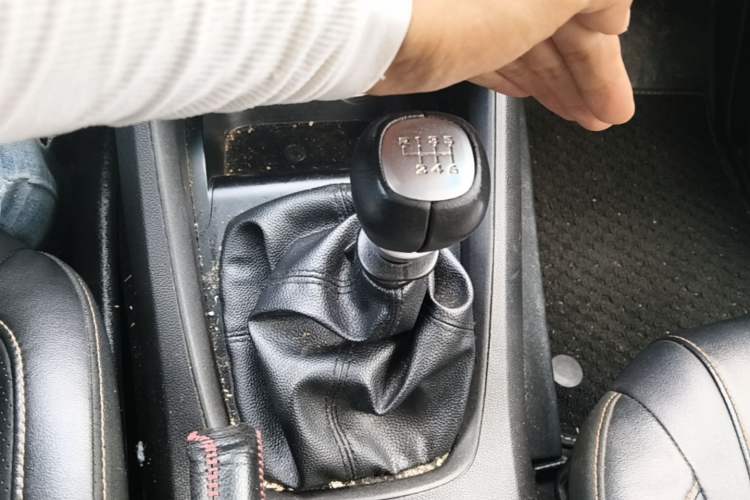 Used Wuling Hongguang S3 2018 1.5L Manual Comfort Model China V Standard Gear Lever