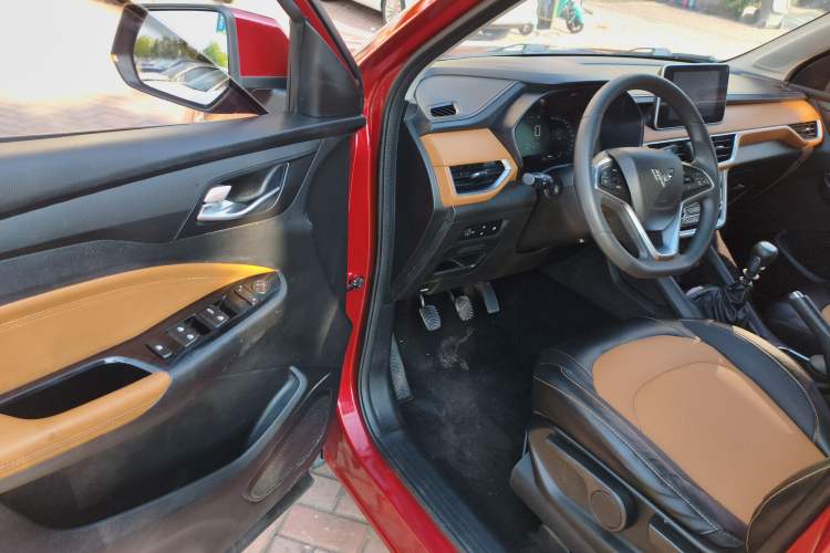 Used Wuling Hongguang S3 2018 1.5L Manual Luxury Model China V Standard Interior 3