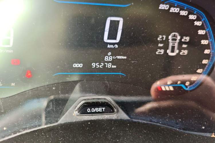 Used Wuling Hongguang S3 2018 1.5T Manual Luxury Model China V Standard Odometer Close Up