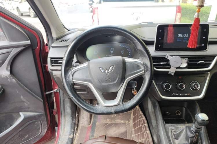 Used Wuling Hongguang S3 2018 1.5L Manual Comfort Model China V Standard Steering Wheel