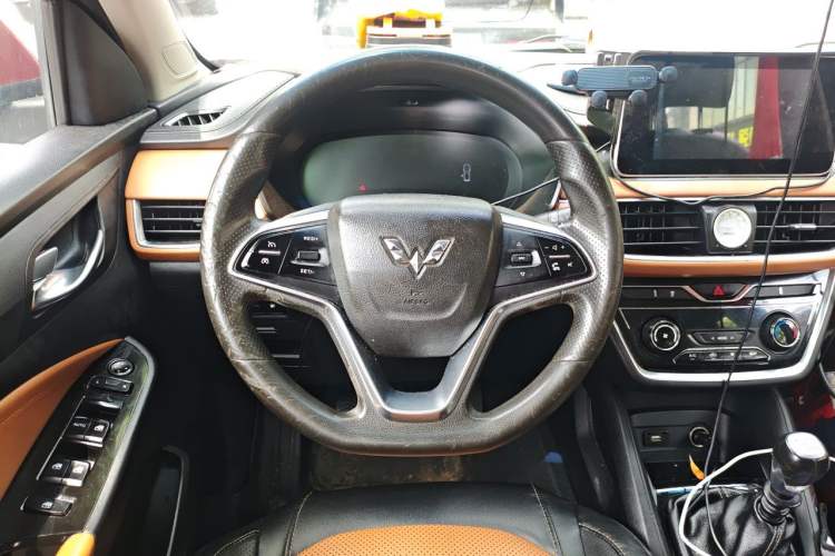 Used Wuling Hongguang S3 2018 1.5T Manual Luxury Model China V Standard Steering Wheel