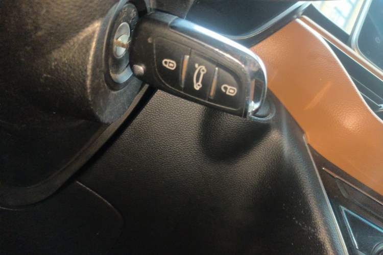 Used Wuling Hongguang S3 2018 1.5T Manual Luxury Model China V Standard Vehicle Key