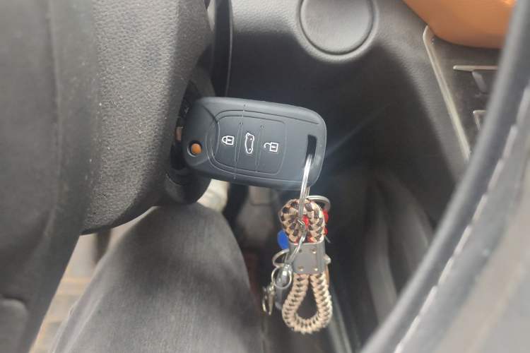 Used Wuling Hongguang S3 2018 1.5T Manual Luxury Model China V Standard Vehicle Key