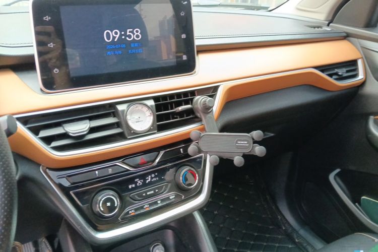 Used Wuling Hongguang S3 2018 1.5T Manual Luxury Model China V Standard Audio And AC Panel