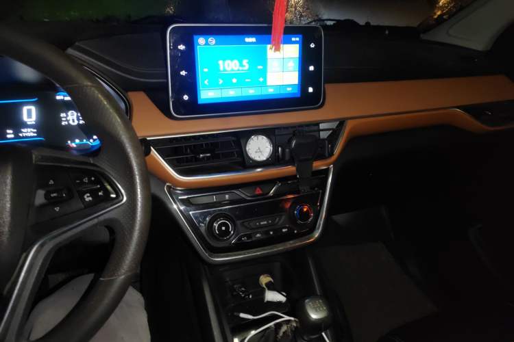 Used Wuling Hongguang S3 2018 1.5L Manual Luxury Model China V Standard Audio And AC Panel