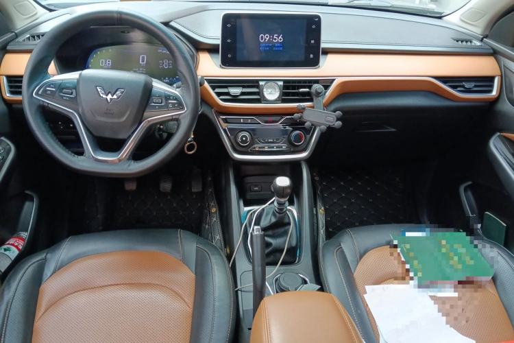 Used Wuling Hongguang S3 2018 1.5T Manual Luxury Model China V Standard Center Console