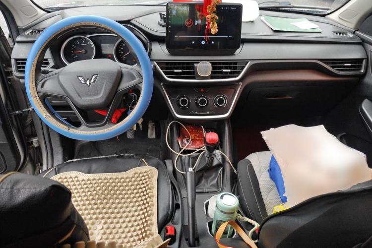 Used Wuling Hongguang S3 2018 1.5L Manual Standard Version China V Standard Center Console
