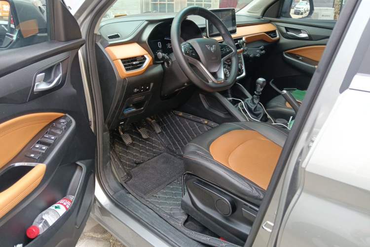 Used Wuling Hongguang S3 2018 1.5T Manual Luxury Model China V Standard Driver Seat