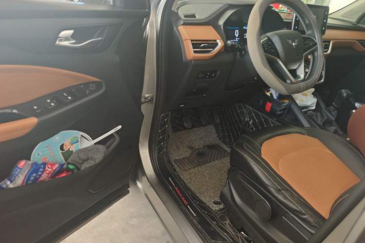 Used Wuling Hongguang S3 2018 1.5T Manual Luxury Model China V Standard Driver Seat