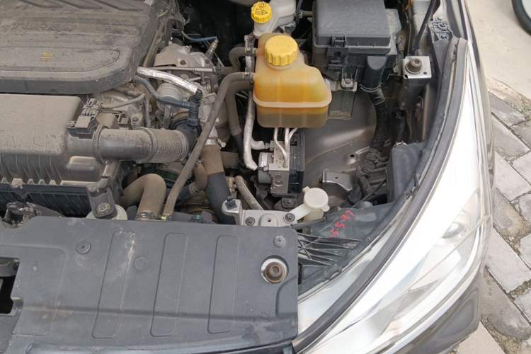 Used Wuling Hongguang S3 2018 1.5T Manual Luxury Model China V Standard Engine Bay Left