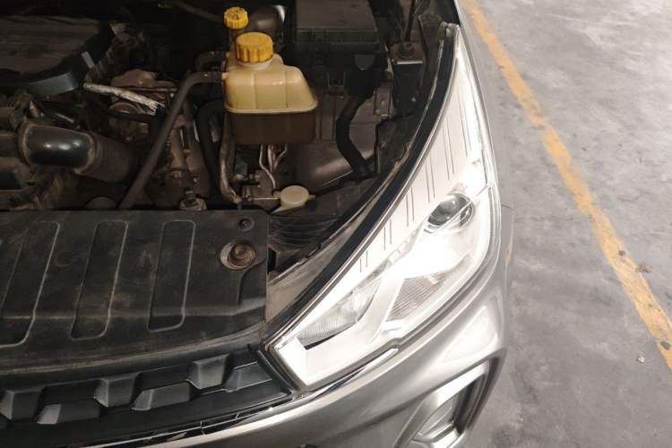 Used Wuling Hongguang S3 2018 1.5T Manual Luxury Model China V Standard Engine Bay Left