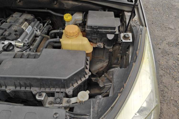 Used Wuling Hongguang S3 2018 1.5L Manual Standard Version China V Standard Engine Bay Left