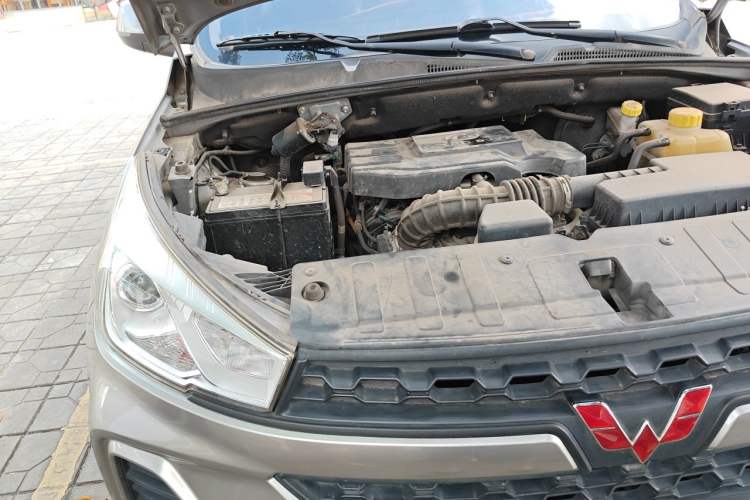 Used Wuling Hongguang S3 2018 1.5L Manual Standard Version China V Standard Engine Bay Right