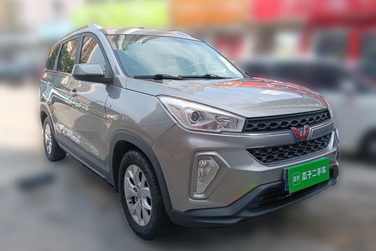 Used Wuling Hongguang S3 2018 1.5T Manual Luxury Model China V Standard Front Right 45 Deg