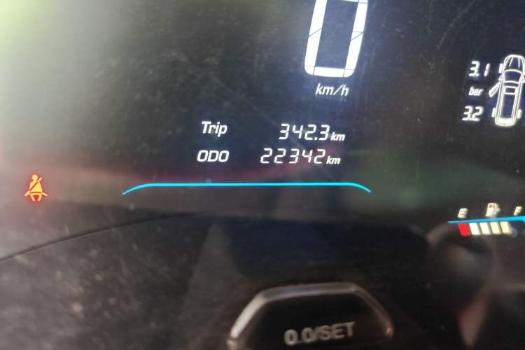 Used Wuling Hongguang S3 2018 1.5L Manual Luxury Model China V Standard Odometer Close Up