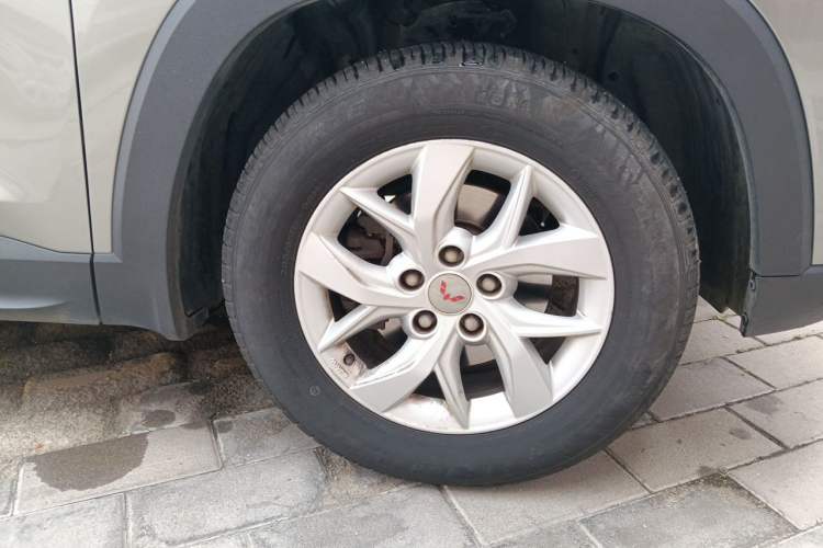 Used Wuling Hongguang S3 2018 1.5T Manual Luxury Model China V Standard Right Front Wheel Hub