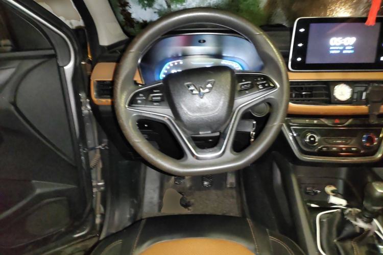 Used Wuling Hongguang S3 2018 1.5L Manual Luxury Model China V Standard Steering Wheel