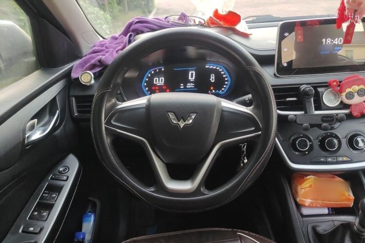 Used Wuling Hongguang S3 2018 1.5L Manual Comfort Model China V Standard Steering Wheel