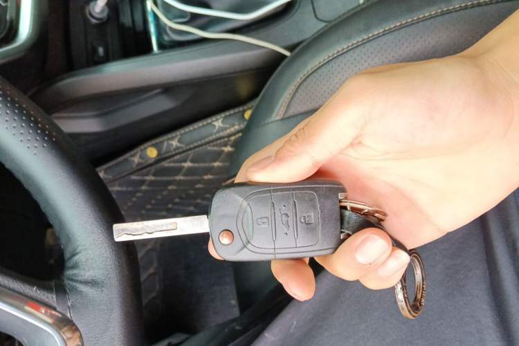 Used Wuling Hongguang S3 2018 1.5T Manual Luxury Model China V Standard Vehicle Key