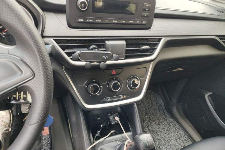 Used Wuling Hongguang S3 2018 1.5L Manual Standard Version China V Standard Audio And AC Panel
