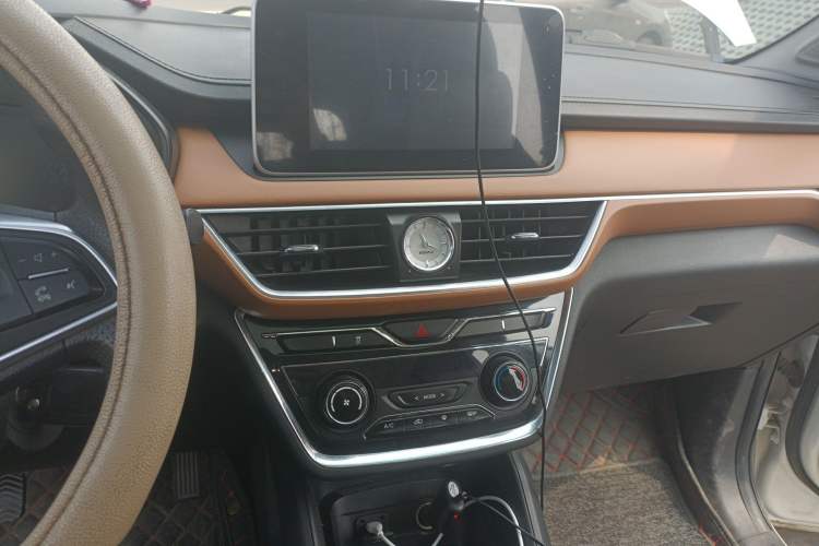 Used Wuling Hongguang S3 2018 1.5L Manual Luxury Model China V Standard Audio And AC Panel