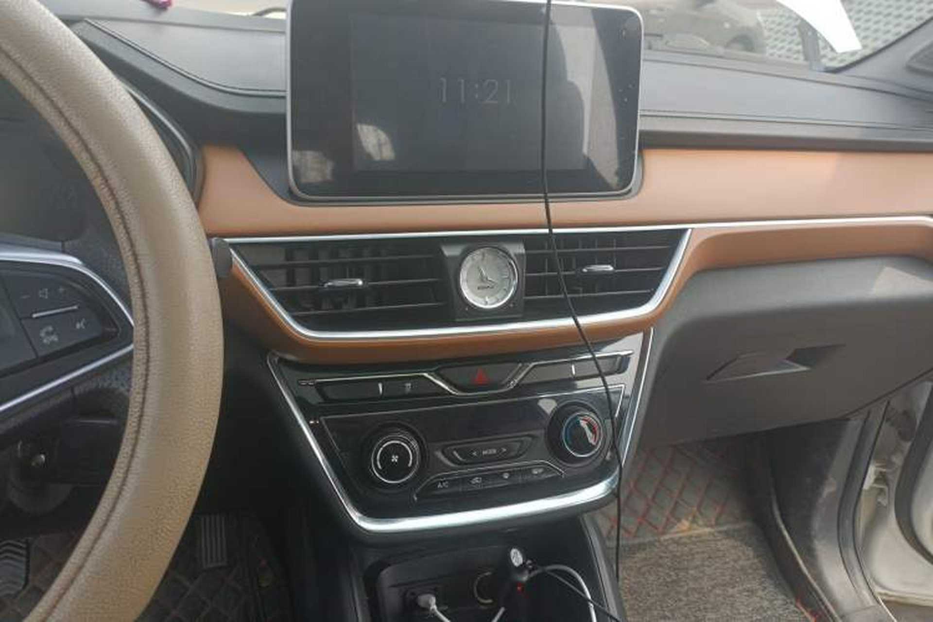 Used Wuling Hongguang S3 2018 1.5L Manual Luxury Model China V Standard Audio And AC Panel