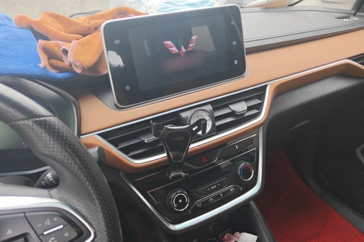 Used Wuling Hongguang S3 2018 1.5L Manual Luxury Model China V Standard Audio And AC Panel