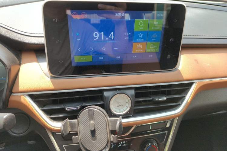 Used Wuling Hongguang S3 2018 1.5L Manual Luxury Model China V Standard Audio And AC Panel